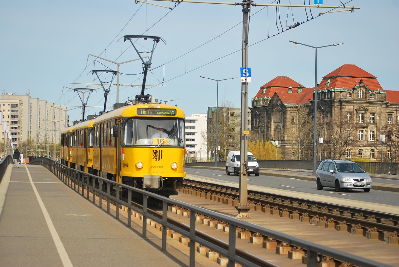 Tram fahren in Dresden (pixabay)